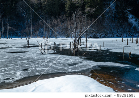 Severe winter at Otaki Natural Lake 99281695