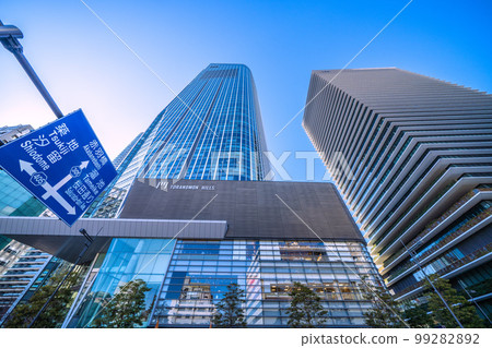 日本東京城市景觀 Toranomon Hills、Toranomon Hills 商務塔、標誌等。 99282892