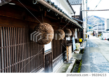 Sake Brewery Street in early spring 2 Shiso City, Hyogo Prefecture 99284213