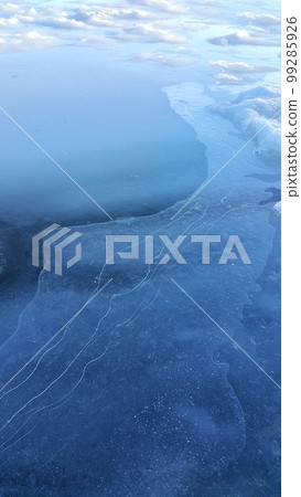 Brittle ice on the surface of a frozen river 99285926