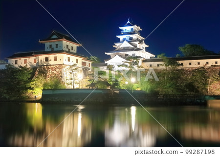 [Ehime Prefecture] Imabari Castle lit up in autumn (one of Japan's three major water castles) 99287198