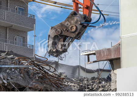 在拆除工作時切割鋼筋的劈裂機 99288513