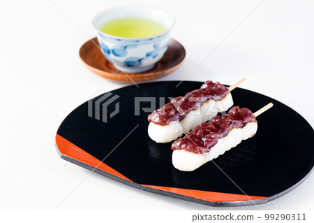Dango on a black tray Dango on a black tray 99290311