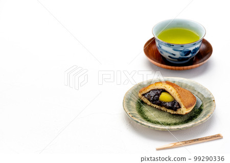 Chestnut dorayaki with tea Chestnut dorayaki with tea 99290336