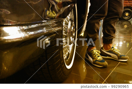 Tire image of classic car Tire image of classic car 99290965