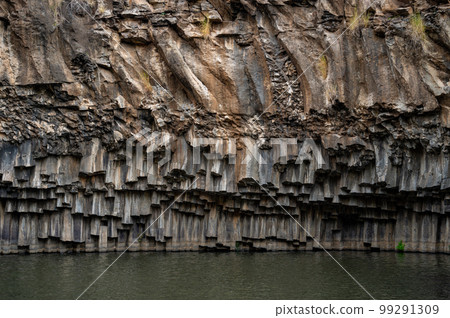 The Hexagon Pool Breichat HaMeshushim is a natural pool by the Meshushim River in the Yehudiya Forest Nature Reserve, the central Golan Heights. 99291309