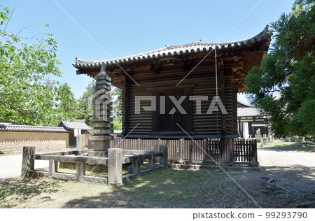 Todaiji Temple Hokke-do Kyoko 和十三層石塔奈良縣奈良市 99293790