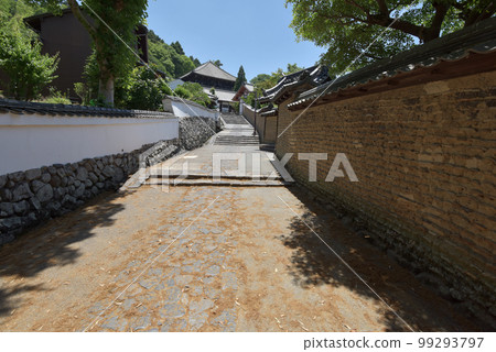 The approach to Todaiji Temple Nigatsudo, Nara City, Nara Prefecture The approach to Todaiji Temple Nigatsudo, Nara City, Nara Prefecture 99293797