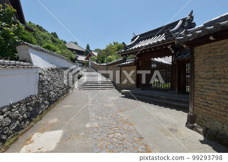The approach to Todaiji Temple Nigatsudo, Nara City, Nara Prefecture The approach to Todaiji Temple Nigatsudo, Nara City, Nara Prefecture 99293798