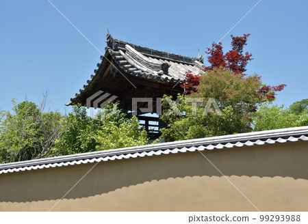 奈良縣奈良市東大寺的土牆和鍾樓 99293988