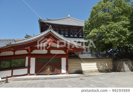 Todaiji Temple East Corridor Gate and Great Buddha Hall Nara City, Nara Prefecture Todaiji Temple East Corridor Gate and Great Buddha Hall Nara City, Nara Prefecture 99293989