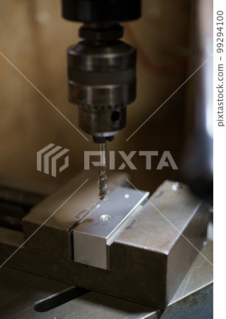 Threading with a Tapping Drilling Machine Threading with a Tapping Drilling Machine 99294100