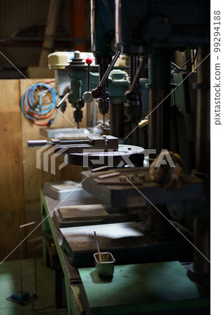 Drilling with drilling machine Drilling with drilling machine 99294188