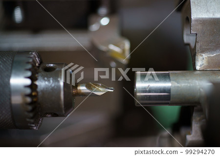 用車床加工零件 99294270