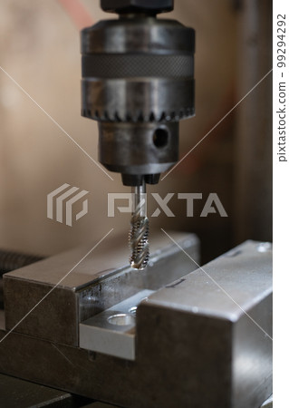 Threading with a Tapping Drilling Machine 99294292