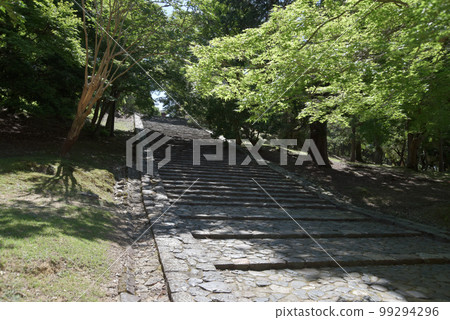 Approach to the bell tower of Todaiji Temple, Nara City, Nara Prefecture 99294296
