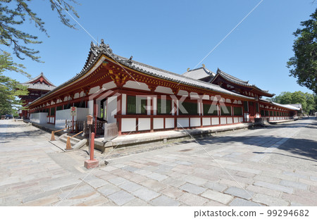 奈良縣奈良市東大寺大佛殿迴廊 99294682