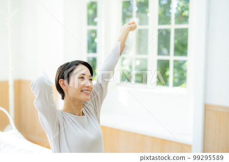 臥室裡的女人》 99295589