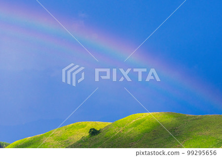 Rainbow of Kurumayama Plateau 99295656