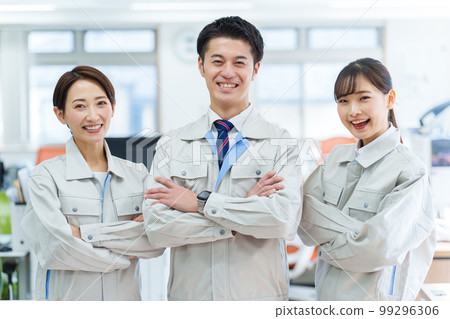 Portrait of worker with folded arms in office 99296306