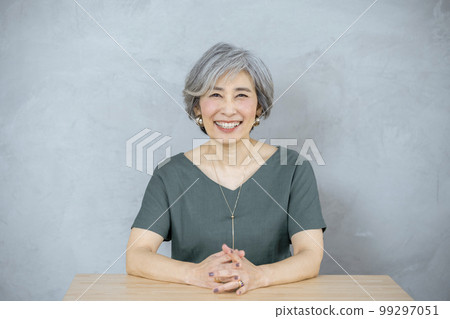 senior woman looking at camera 99297051