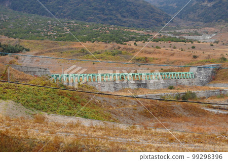 Mt. Unzen Fugen and main stream of pyroclastic flow Mizunashi River and remains of lahar (volcanic lahar) Mt. Unzen Fugen and main stream of pyroclastic flow Mizunashi River and remains of lahar (volcanic lahar) 99298396