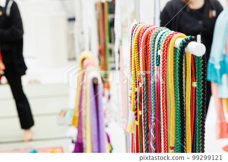 和服腰帶和 obijime obiage 和服商店和和服租賃的圖片 和服腰帶和 obijime obiage 和服商店和和服租賃的圖片 99299121