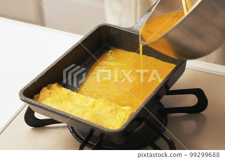 Tamagoyaki being cooked in the kitchen 99299688