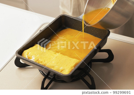 Tamagoyaki being cooked in the kitchen 99299691