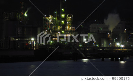 Factory moe! A factory where night smoke rises 99300175