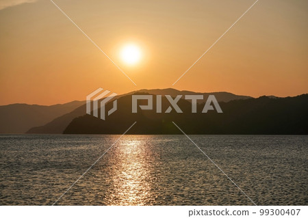 Scenery of the sunset over the mountains of Lake Biwa @ Shiga 99300407