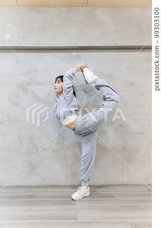 Young woman dancing in a dance studio Dance hip hop image 99303100