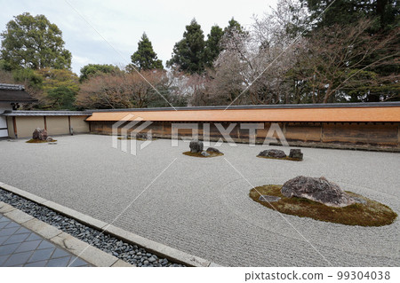 龍安寺岩庭園枯山水 龍安寺岩庭園枯山水 99304038