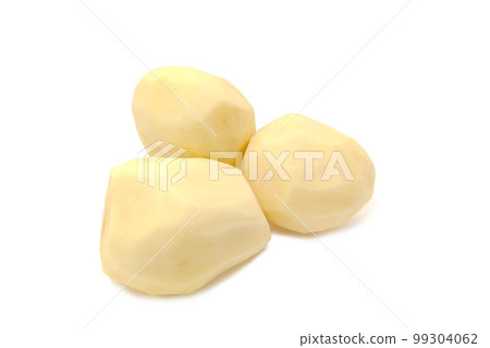 Peeled new potatoes [white background/clipping] 99304062