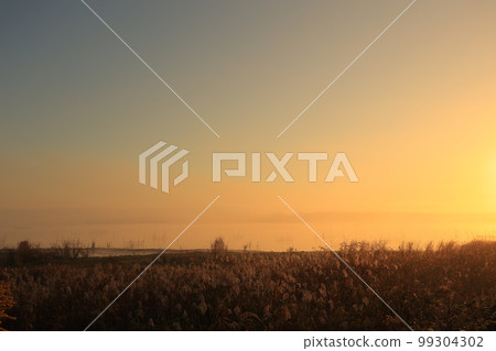 印巴湖的日出景色 印巴湖的日出景色 99304302