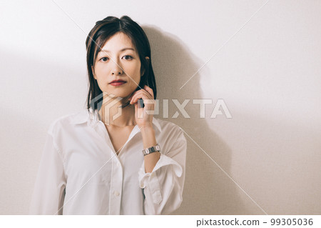 一件白襯衫的女人 99305036