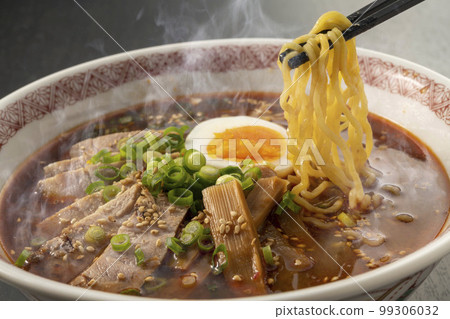 又熱又好吃的味噌拉麵 又熱又好吃的味噌拉麵 99306032