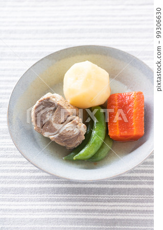 Salted Pork Pot-au-feu 99306630