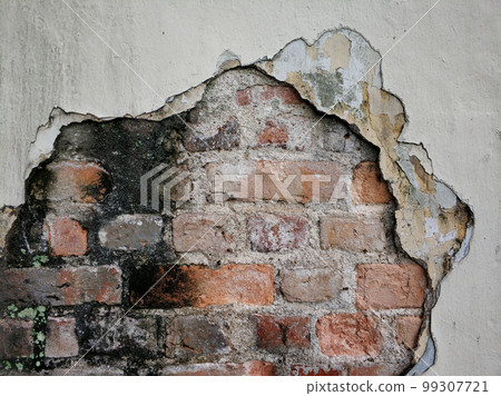 Texture of a brick wall with signs of fire 99307721