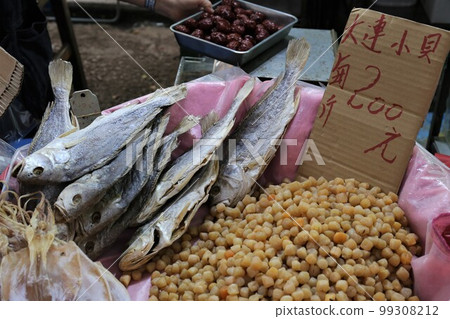 Salt-dried fish (ham yui) sold in the "seafood town" in the west of Tokusuke-do, Hong Kong. It was cheap before but now expensive 99308212
