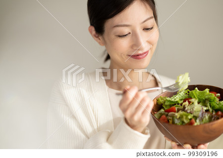 Woman eating salad Woman eating salad 99309196