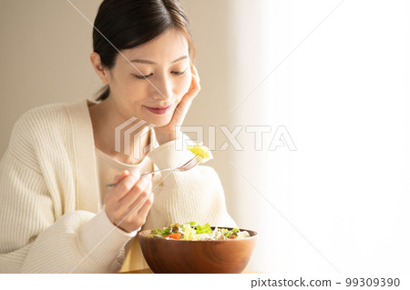 Woman eating salad Woman eating salad 99309390