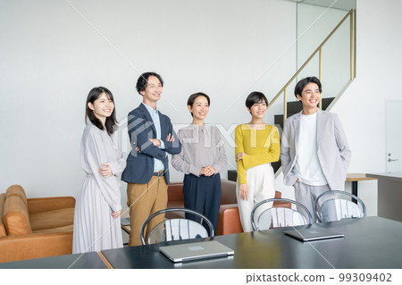 Business men and women portrait Business men and women portrait 99309402