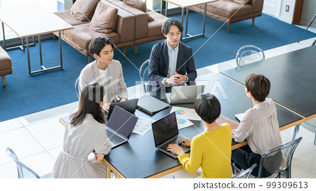 商務場景會議男女 99309613