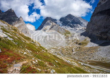 Cow lake, Lac des Vaches, in Vanoise national Park, France Cow lake, Lac des Vaches, in Vanoise national Park, France 99311633