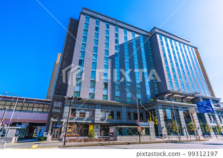日本櫻木町站綜合大樓 JR 東日本橫濱櫻木町大都會酒店等橫濱城市景觀景觀。 日本櫻木町站綜合大樓 JR 東日本橫濱櫻木町大都會酒店等橫濱城市景觀景觀。 99312197