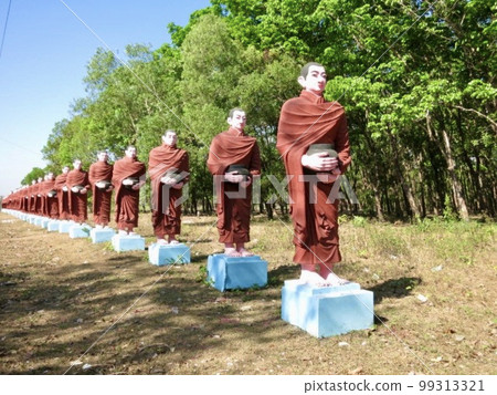 緬甸托缽僧立像 緬甸托缽僧立像 99313321