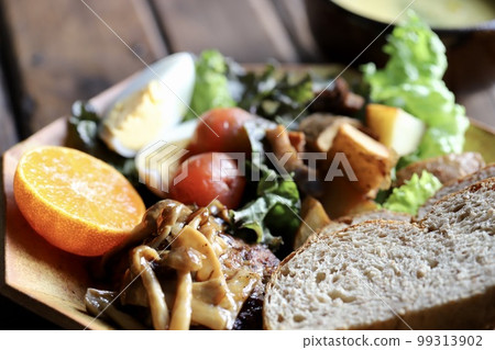 Mushroom hamburger steak, rye bread and plenty of vegetables on a plate lunch Mushroom hamburger steak, rye bread and plenty of vegetables on a plate lunch 99313902
