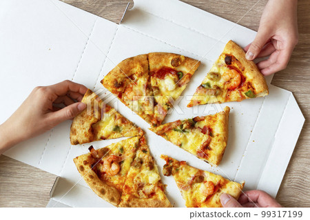 一起吃披薩 99317199