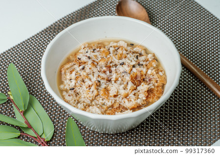 白碗韓國菜炒飯 99317360